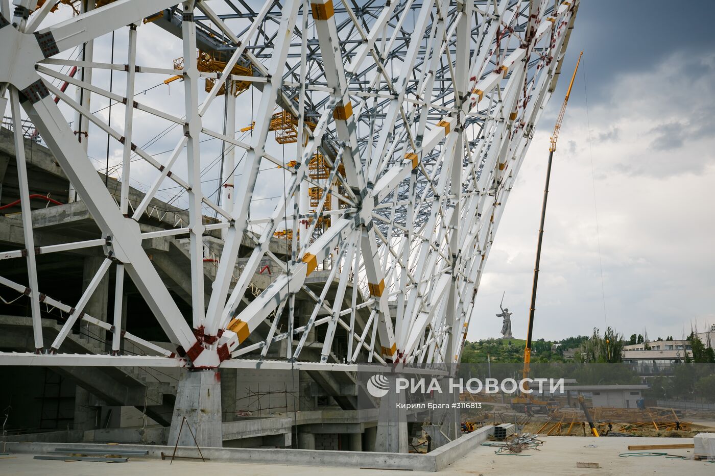 Строительство стадиона "Волгоград Арена" в Волгограде к чемпионату мира по футболу 2018 года.