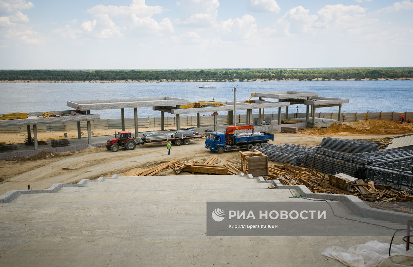 Строительство стадиона "Волгоград Арена" в Волгограде к чемпионату мира по футболу 2018 года.