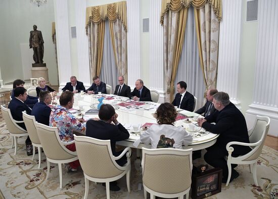 Президент РФ В. Путин встретился с деятелями отечественной мультипликации