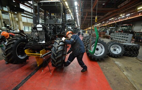 Работа Минского тракторного завода