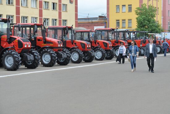 Работа Минского тракторного завода