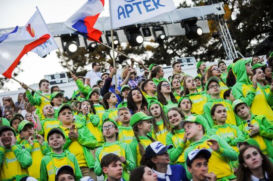 Открытие конкурса "Детская Новая волна 2017" в "Артеке"