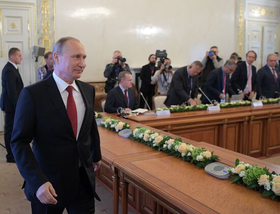 Президент РФ В. Путин принял участие в работе XXI Петербургского международного экономического форума