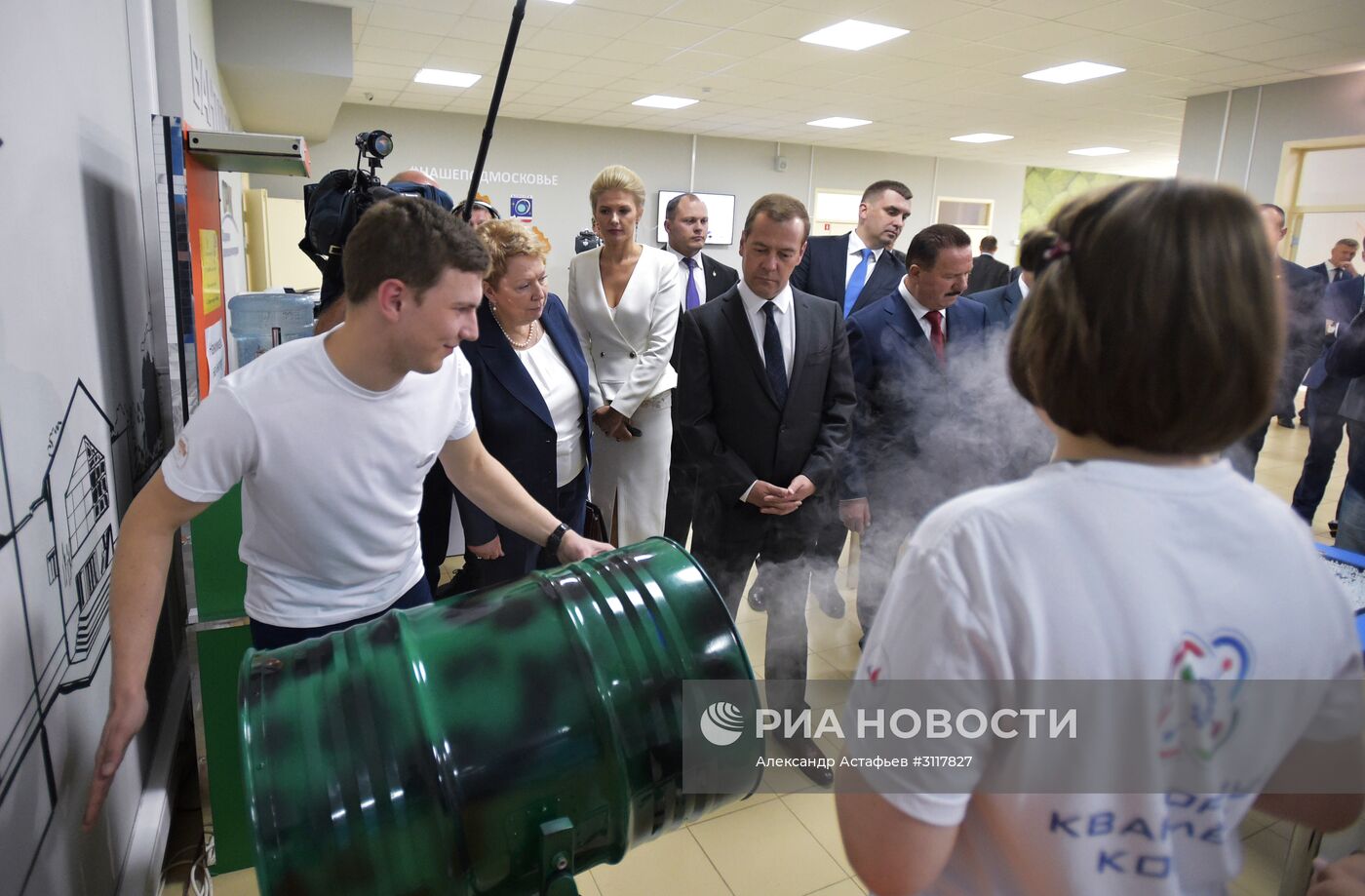 Премьер-министр РФ Д. Медведев посетил детский технопарк "Кванториум"