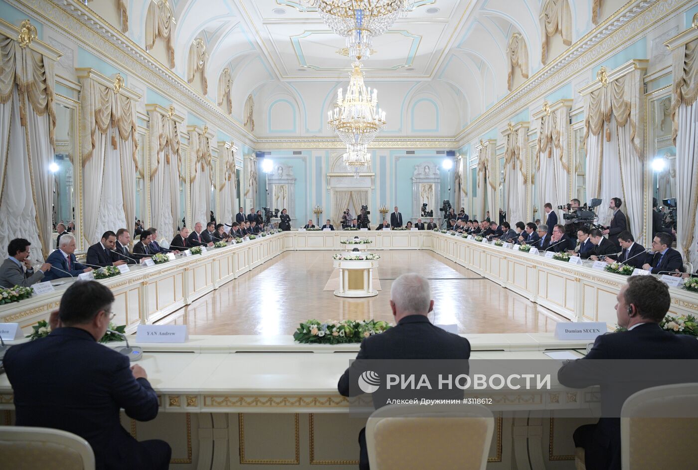 Президент РФ В. Путин принял участие в работе XXI Петербургского международного экономического форума