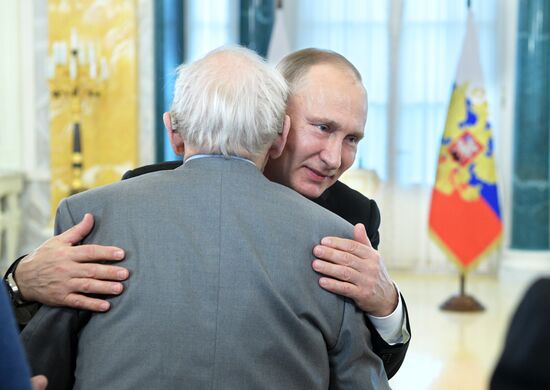 Рабочая поездка президента РФ В. Путина в Северо-западный федеральный округ