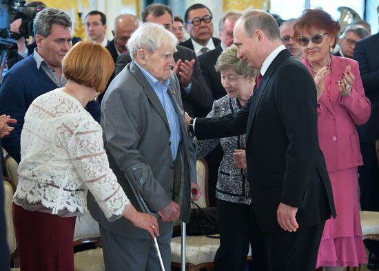 Рабочая поездка президента РФ В. Путина в Северо-западный федеральный округ