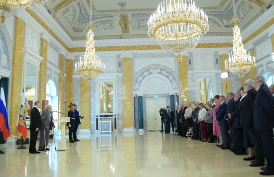Рабочая поездка президента РФ В. Путина в Северо-западный федеральный округ