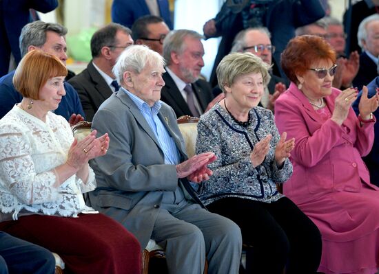 Рабочая поездка президента РФ В. Путина в Северо-западный федеральный округ