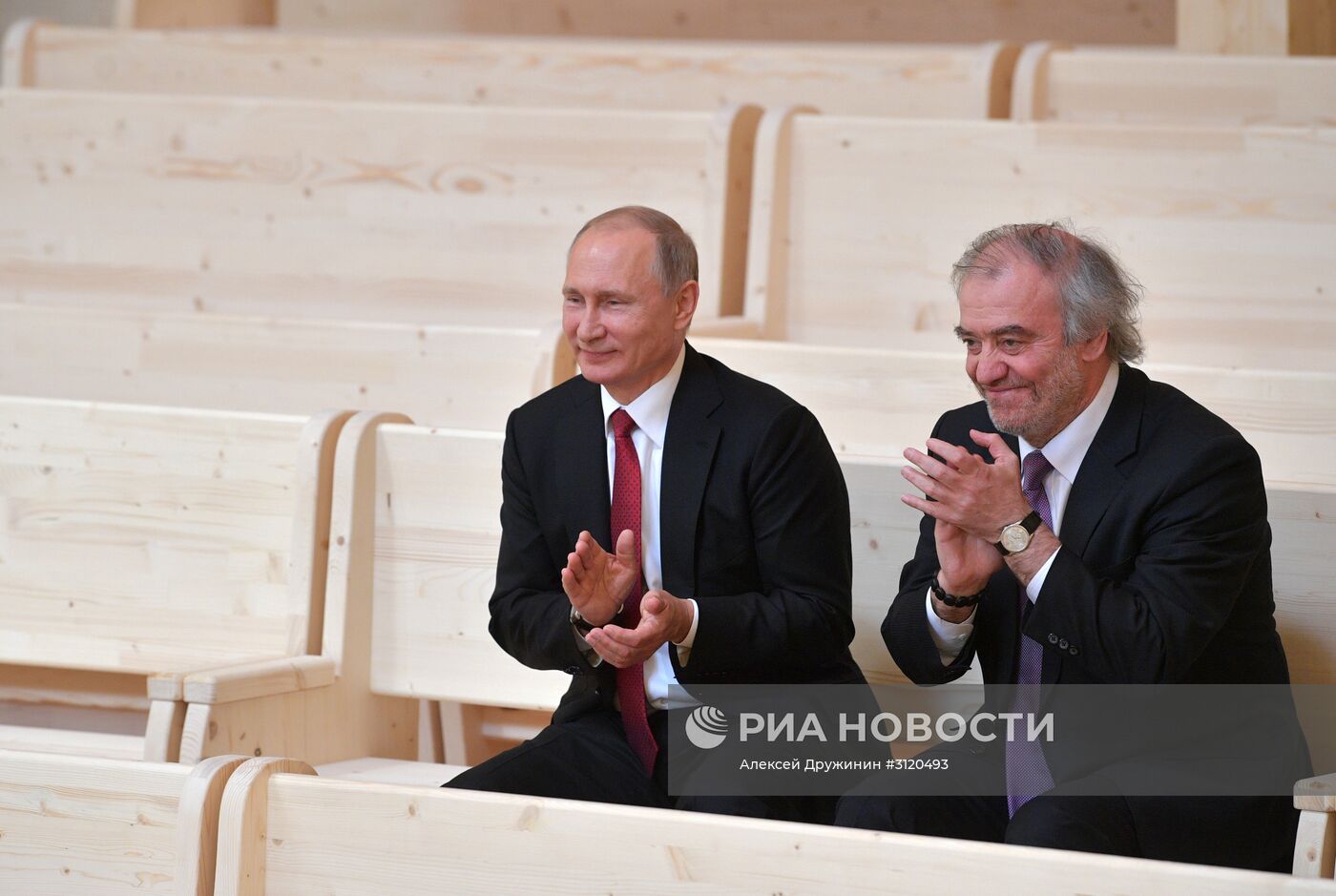 Рабочая поездка президента РФ В. Путина в Северо-западный федеральный округ