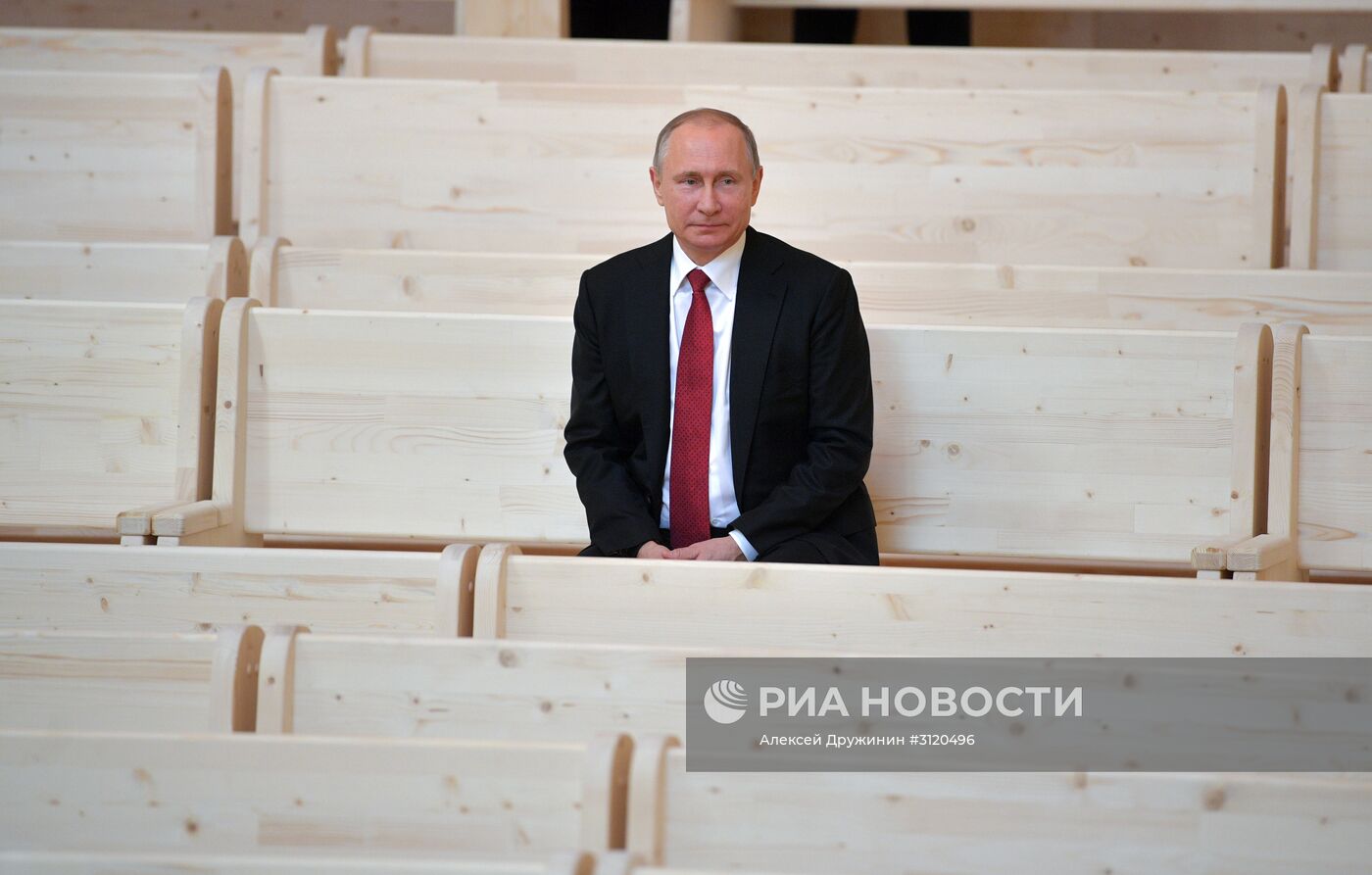 Рабочая поездка президента РФ В. Путина в Северо-западный федеральный округ