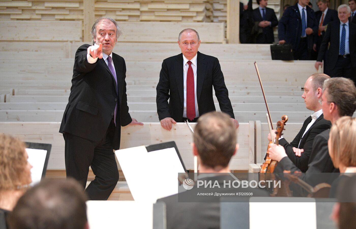 Рабочая поездка президента РФ В. Путина в Северо-западный федеральный округ