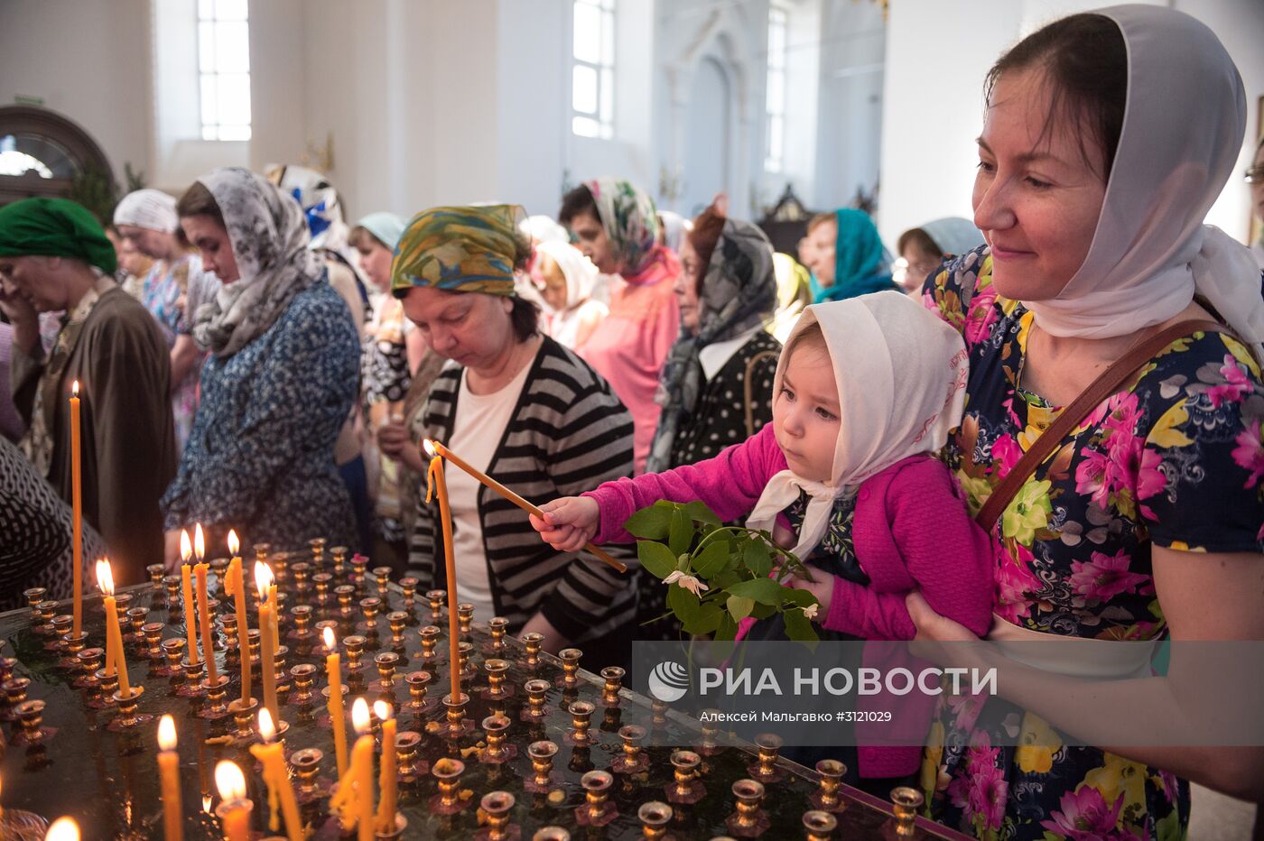 Празднование Троицы в городах России