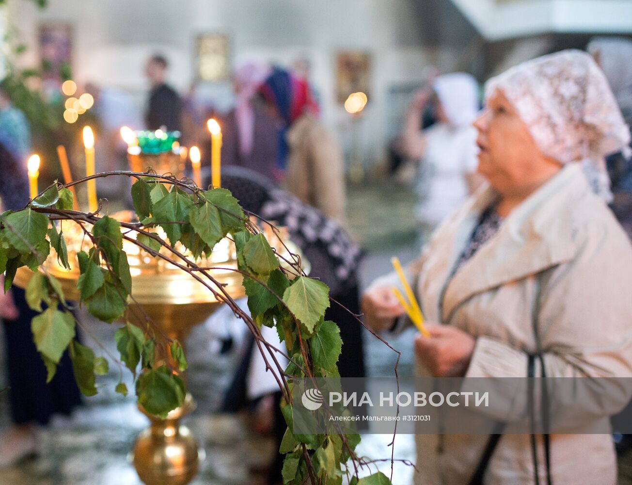 Празднование Троицы в городах России
