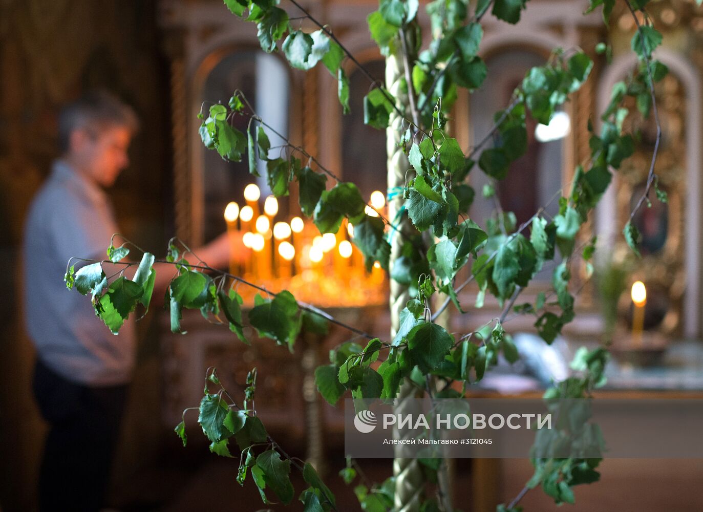 Празднование Троицы в городах России