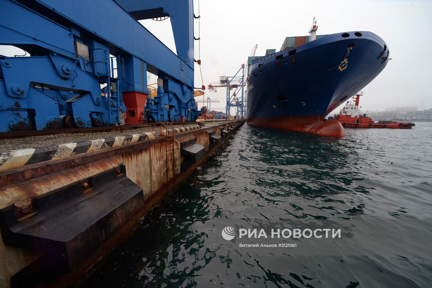 Контейнеровоз Fesco Diomid прибыл в порт Владивостока
