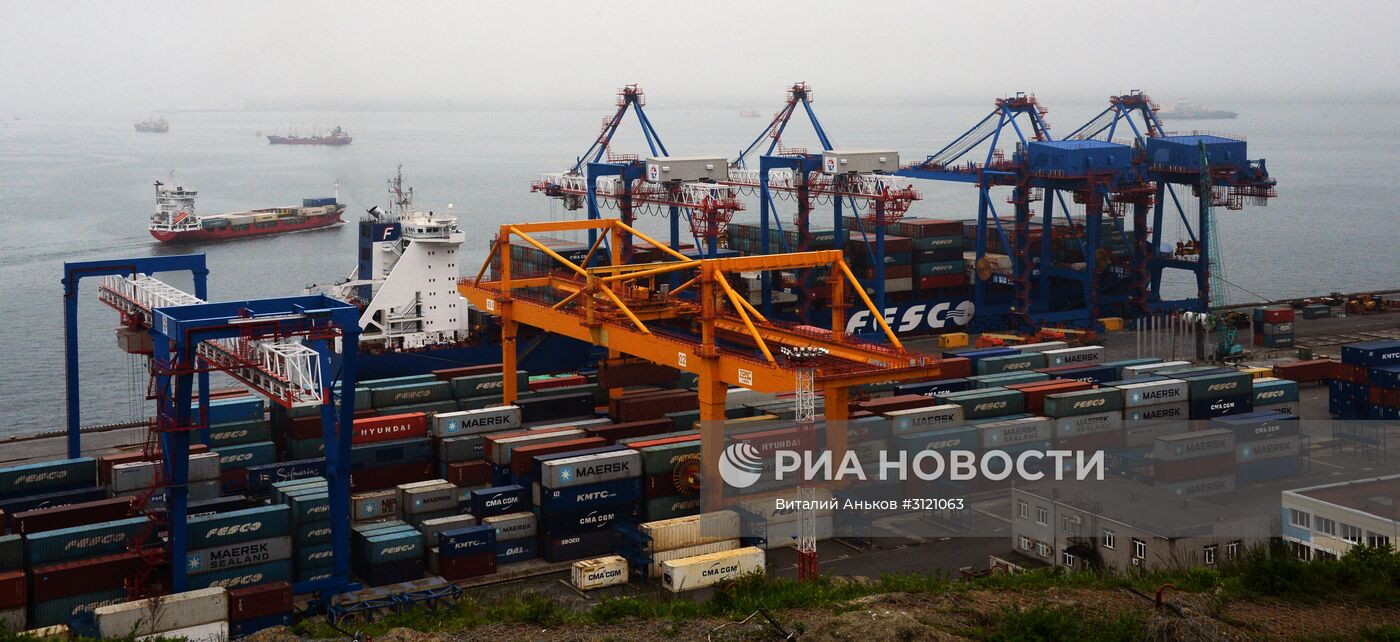 Контейнеровоз Fesco Diomid прибыл в порт Владивостока