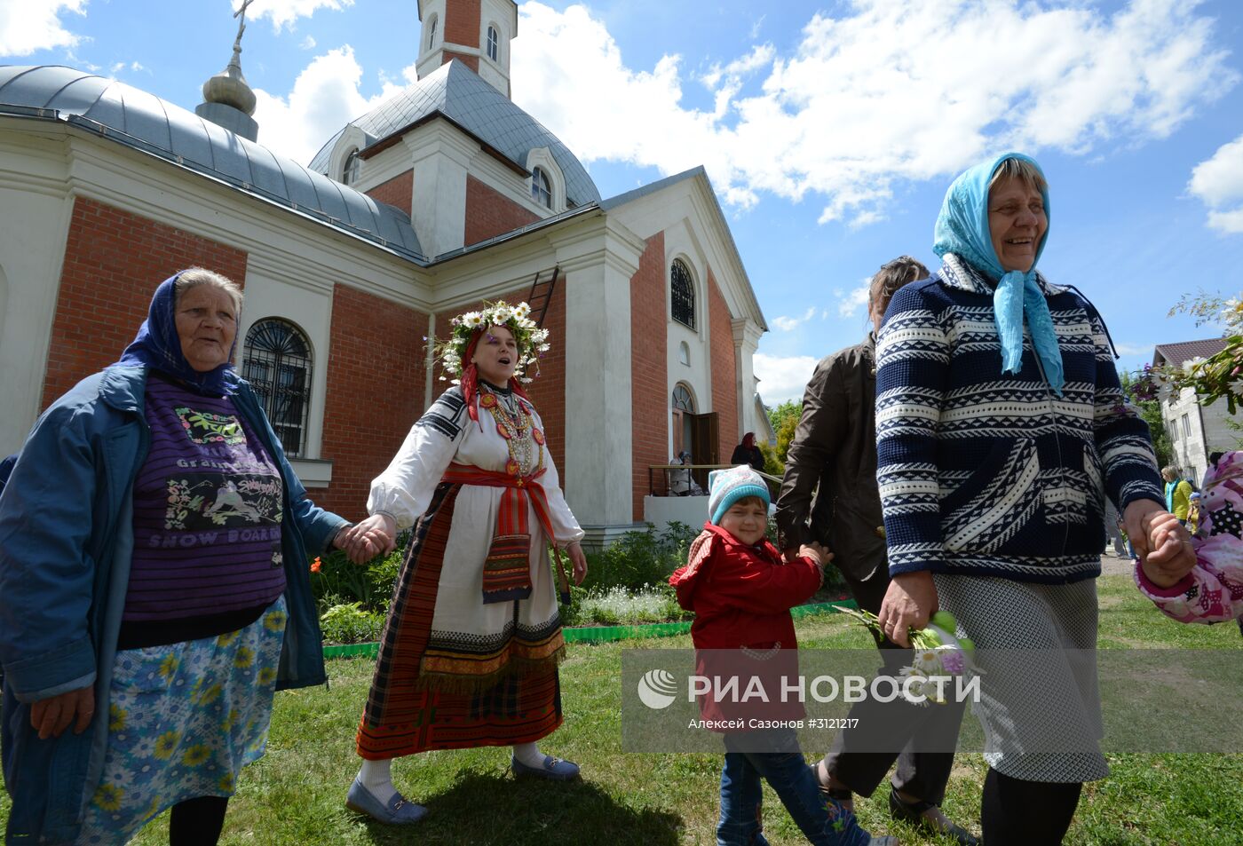 Празднование Троицы в городах России