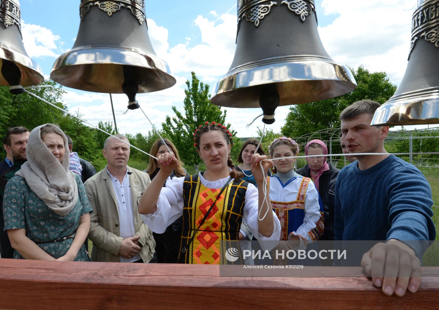 Празднование Троицы в городах России