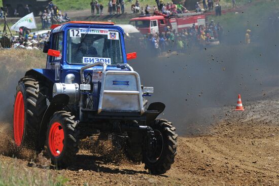 Гонки на тракторах "Бизон-Трек-Шоу" в Ростовской области