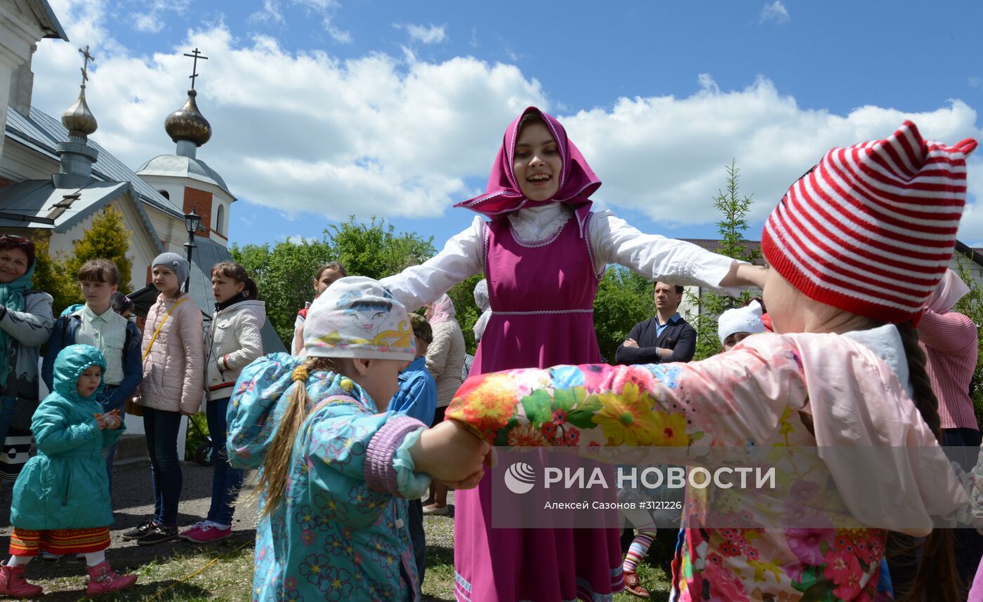 Празднование Троицы в городах России