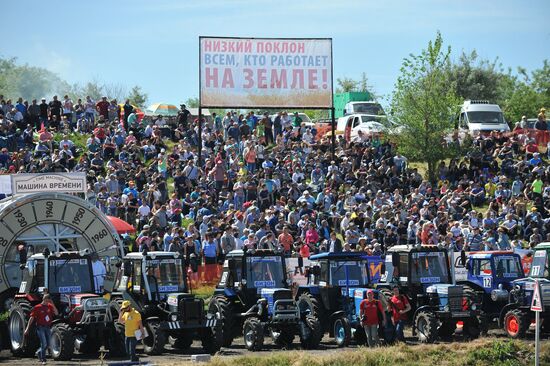 Гонки на тракторах "Бизон-Трек-Шоу" в Ростовской области