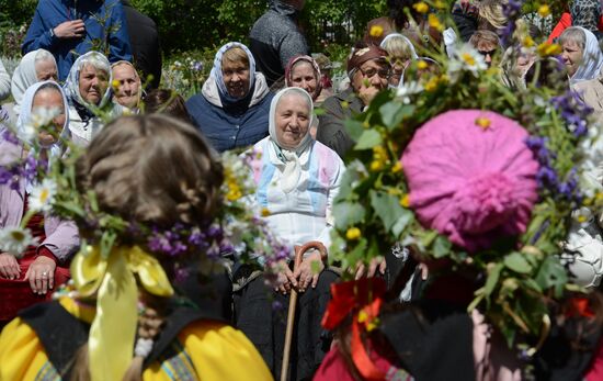 Празднование Троицы в городах России