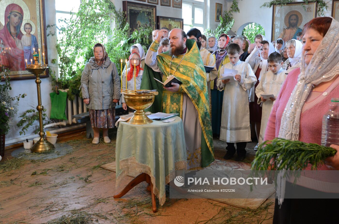 Празднование Троицы в городах России