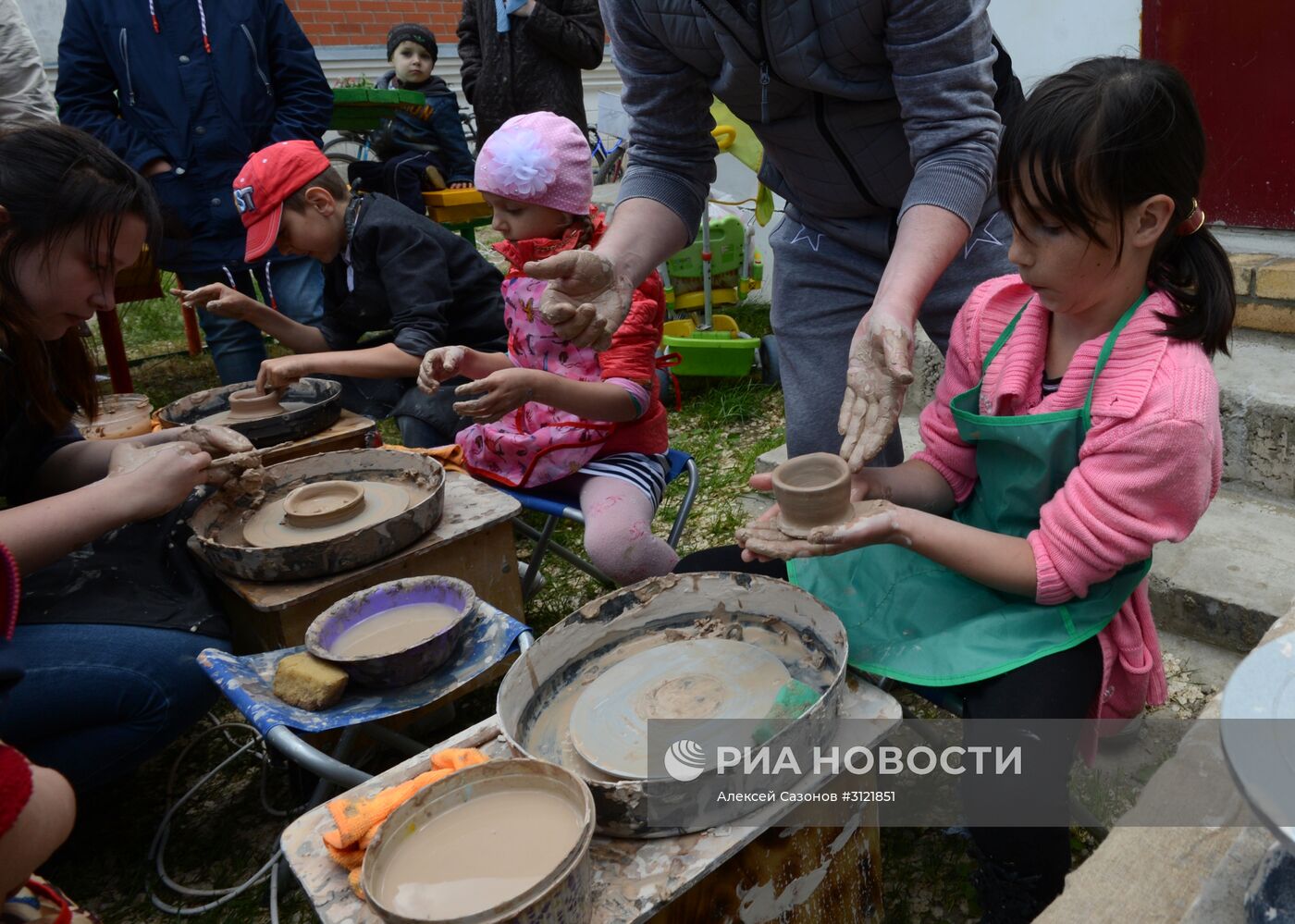 Празднование Троицы в городах России