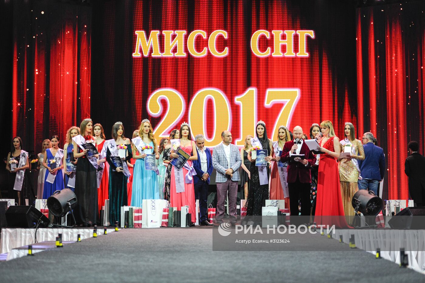 Финал конкурса красоты "Мисс СНГ" в Ереване