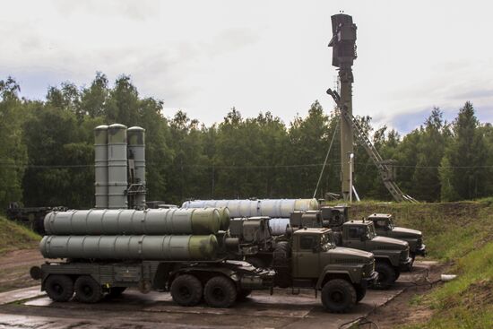 Учения войск ПВО с участием дивизиона ЗРК С-300 "Фаворит"