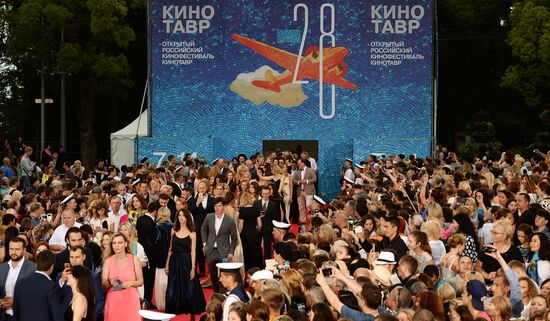 Открытие 28-го Открытого Российского кинофестиваля "Кинотавр"