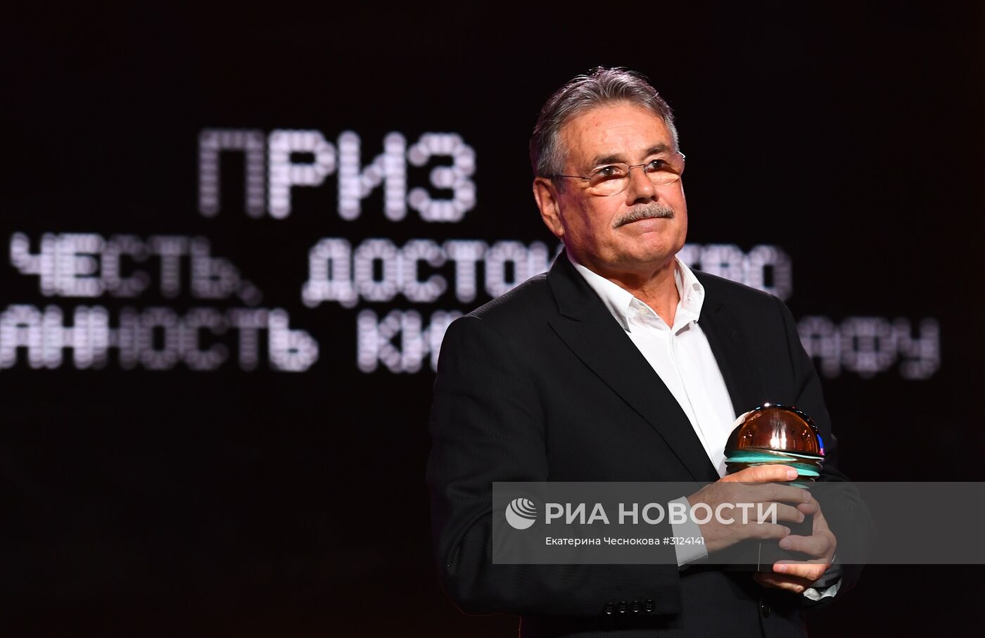 Открытие 28-го Открытого Российского кинофестиваля "Кинотавр"
