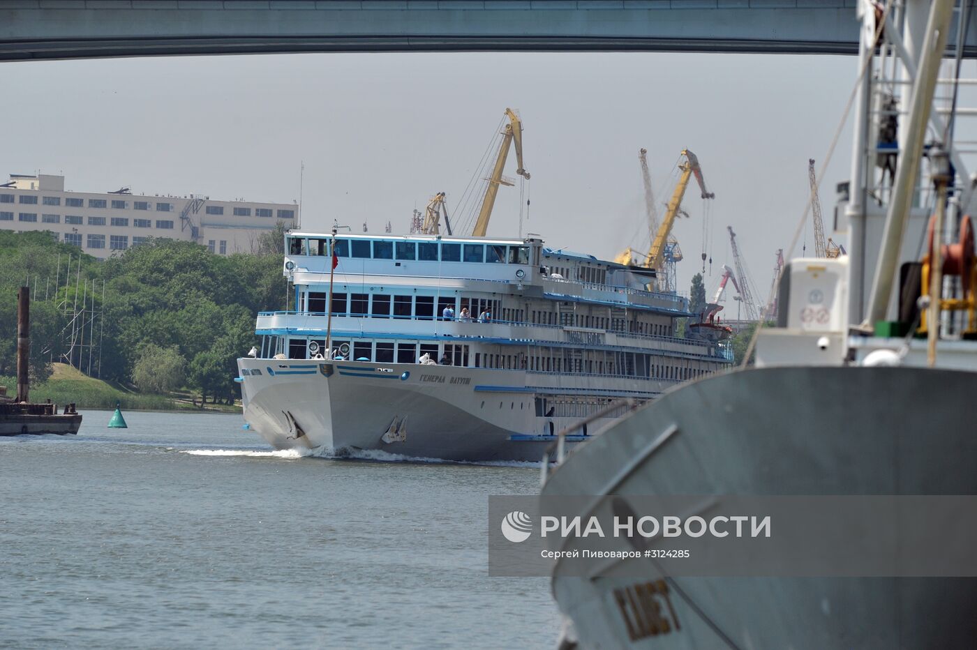 Лайнер "Генерал Ватутин" прибыл в порт Ростова-на-Дону