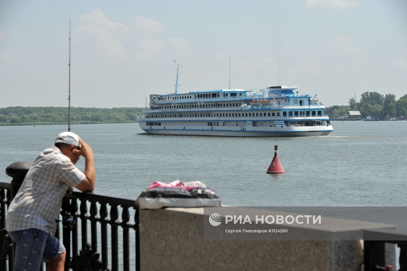 Лайнер "Генерал Ватутин" прибыл в порт Ростова-на-Дону