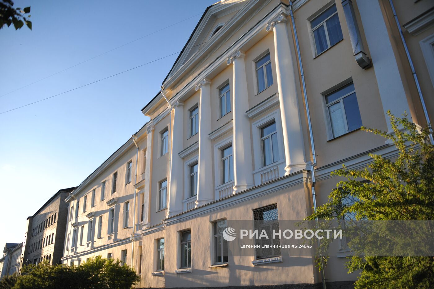 СК обнаружил наркотики в проданных детям конфетах "Пчелка" в Чите