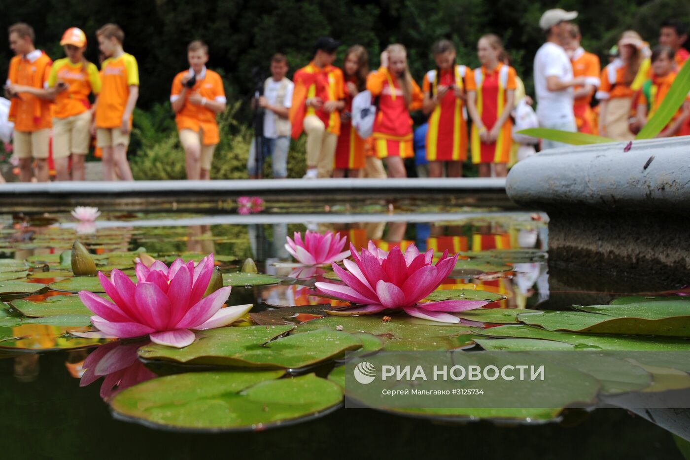 Открытие выставок "Розовый вальс" и "Динозавры в Крыму" в Никитском ботаническом саду