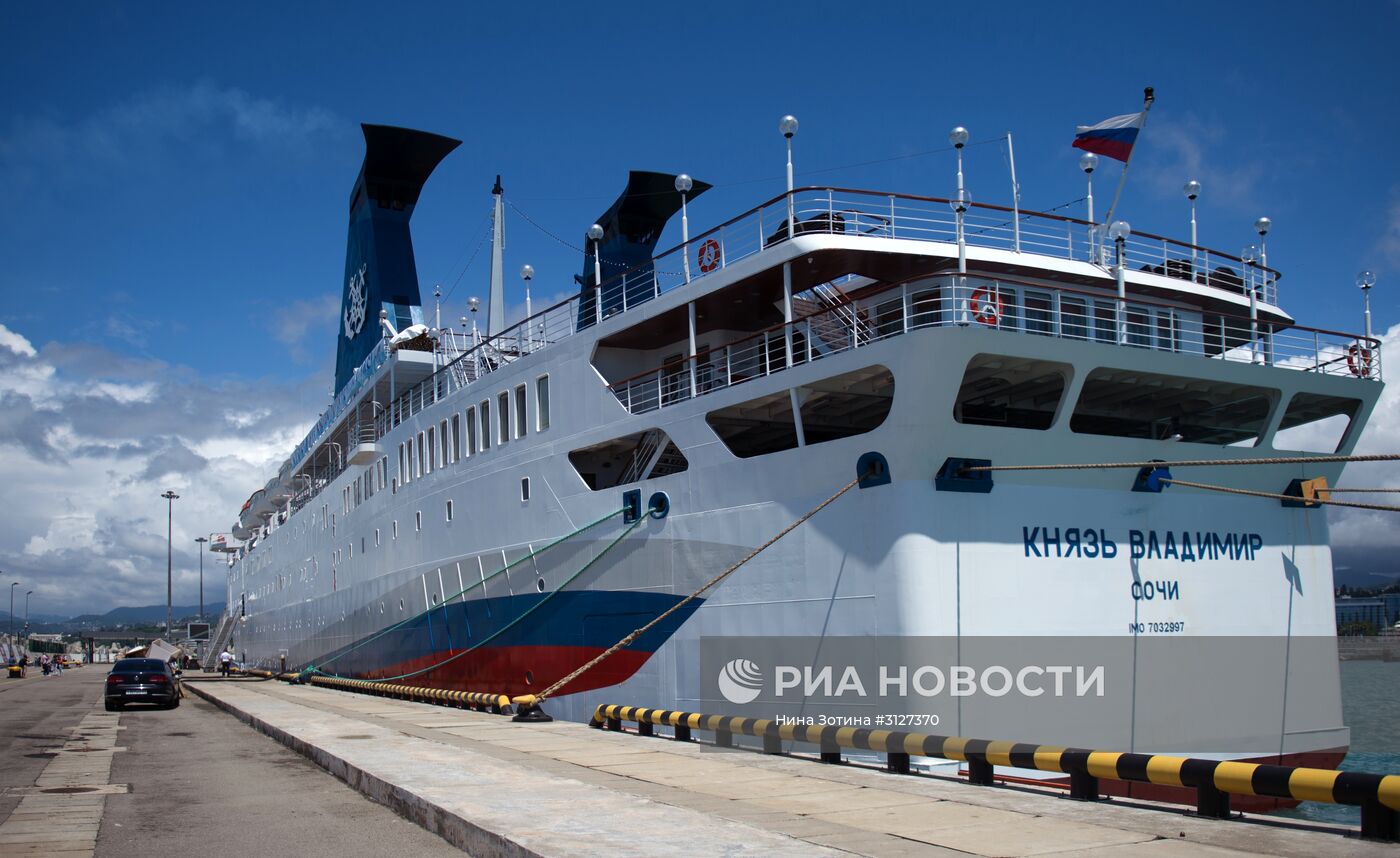 Первый пассажирский рейс круизного лайнера "Князь Владимир" в Сочи