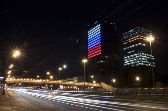 Подсветка здания Mail.ru в честь Дня России