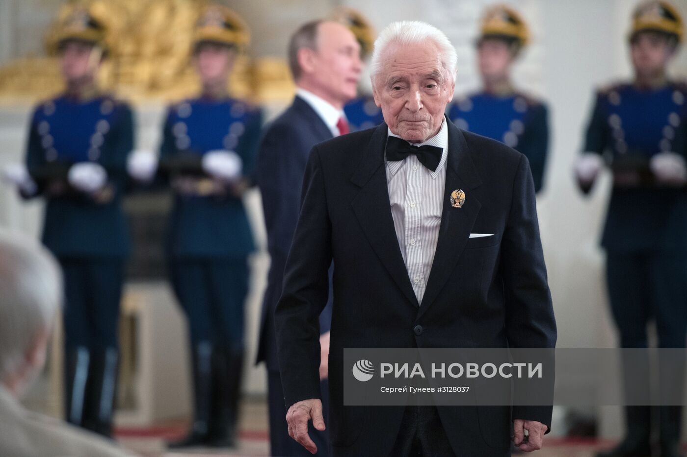 Вручение Государственных премий президентом РФ В. Путиным в День России