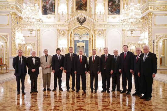 Вручение Государственных премий президентом РФ В. Путиным в День России