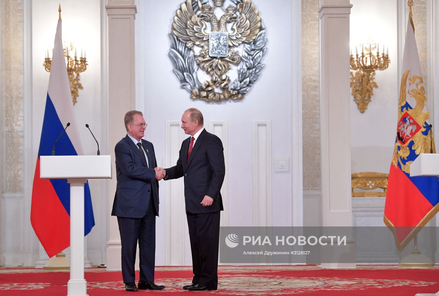 Вручение Государственных премий президентом РФ В. Путиным в День России