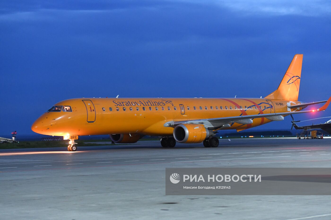 Самолет Embraer 195