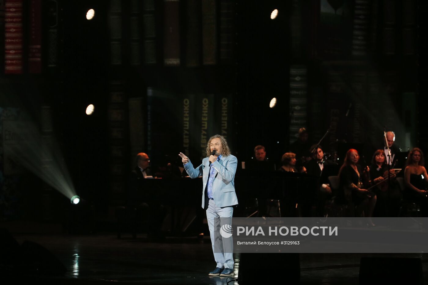 Музыкально-поэтический спектакль "Если будет Россия, значит, буду и я"