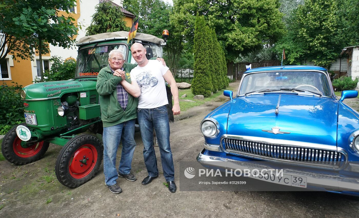 81-летний житель Германии совершает путешествие на тракторе в Россию
