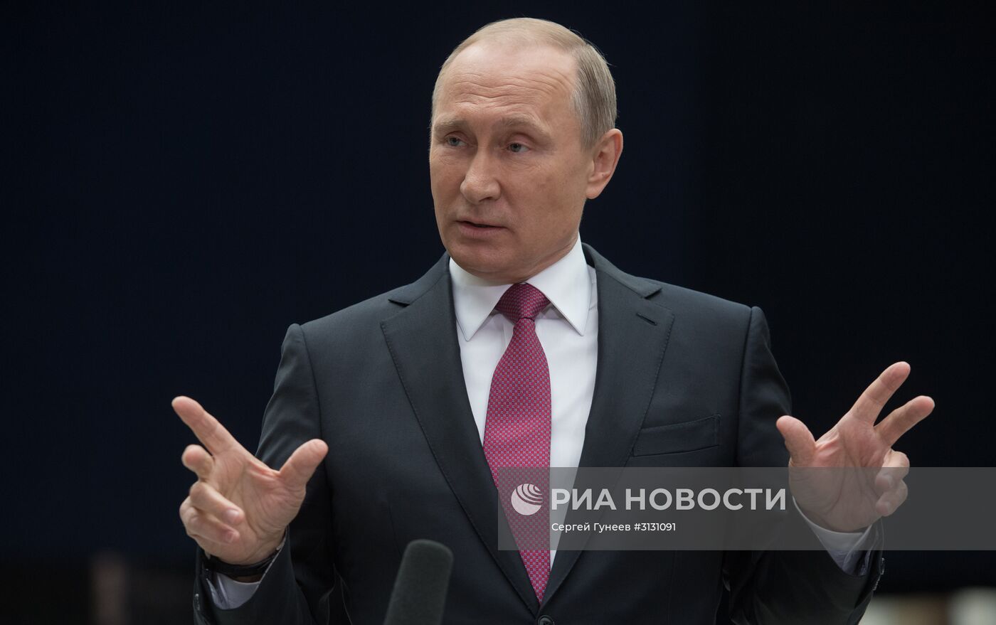 Президент РФ В. Путин ответил на вопросы журналистов