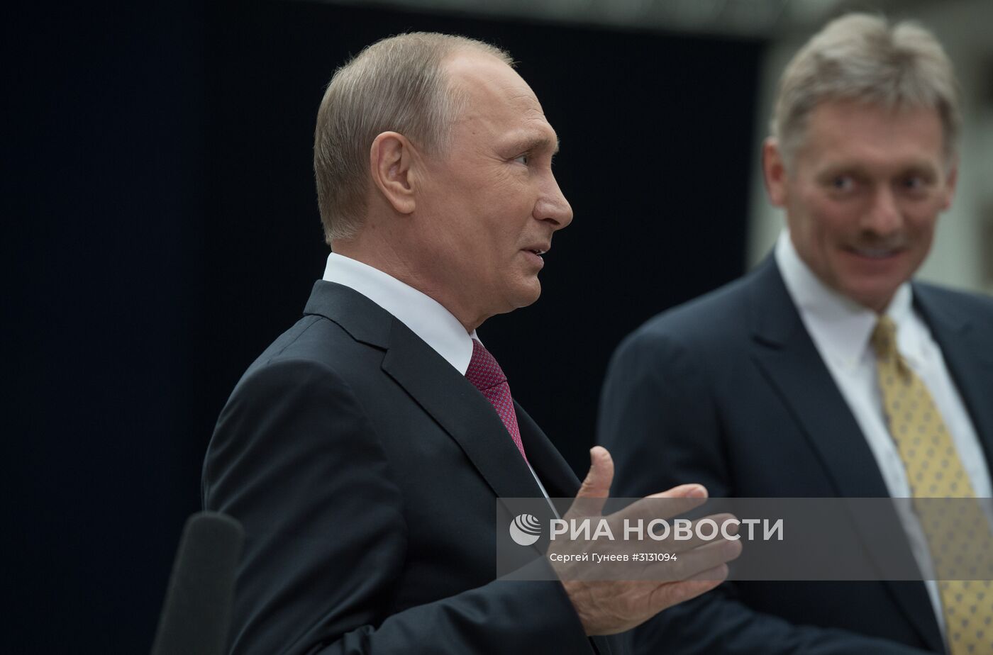 Президент РФ В. Путин ответил на вопросы журналистов