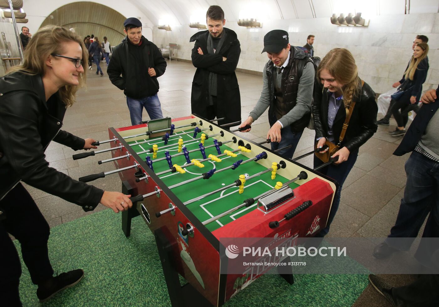 В московском метро установили столы для настольного футбола