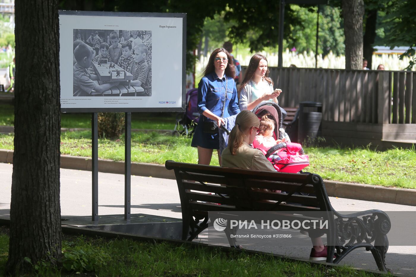 Фотовыставка, посвященная эпохе "Оттепели", в Парке Горького