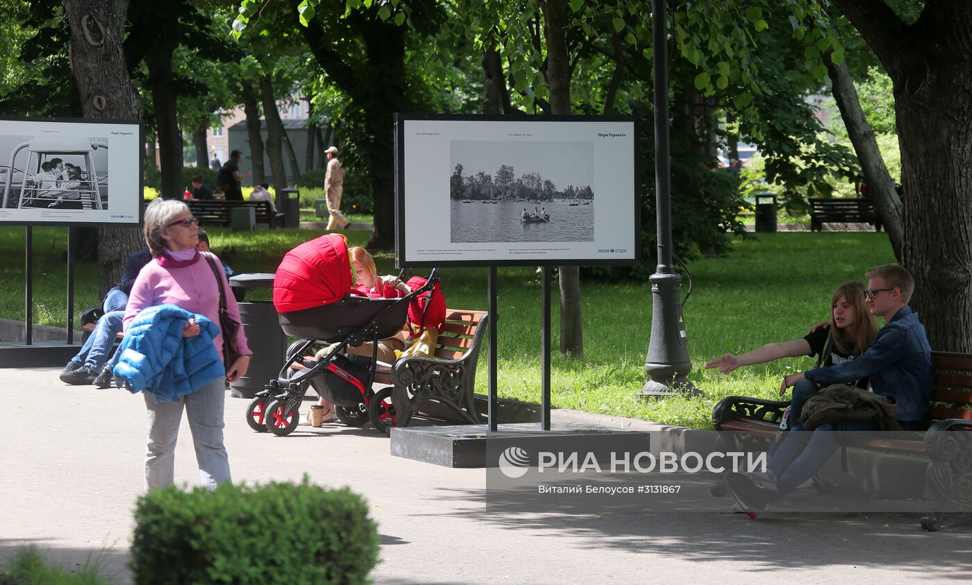 Фотовыставка, посвященная эпохе "Оттепели", в Парке Горького